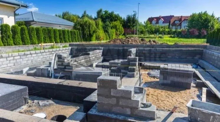 concrete block foundation or poured foundation