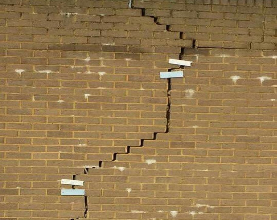 How to fix a large crack in a brick wall?