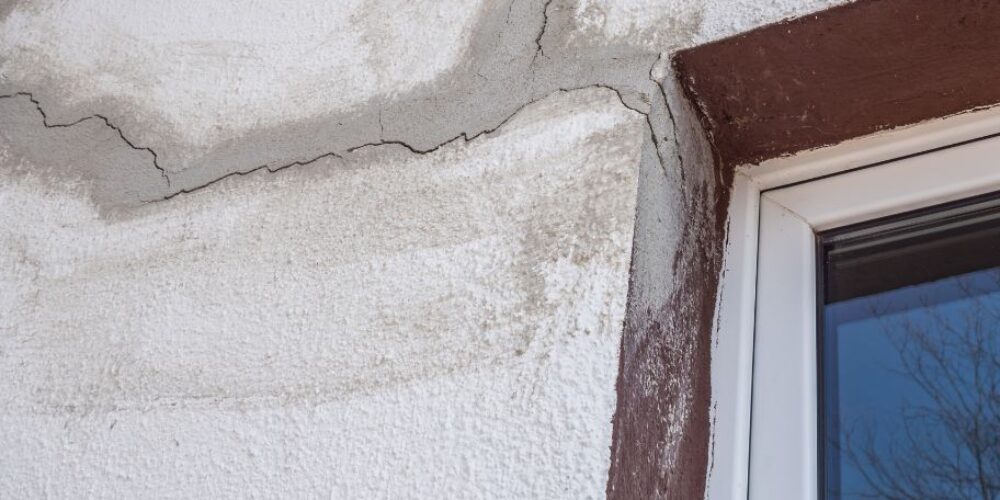 Cracks Above Windows: Is the Steel Lintel Rusting?