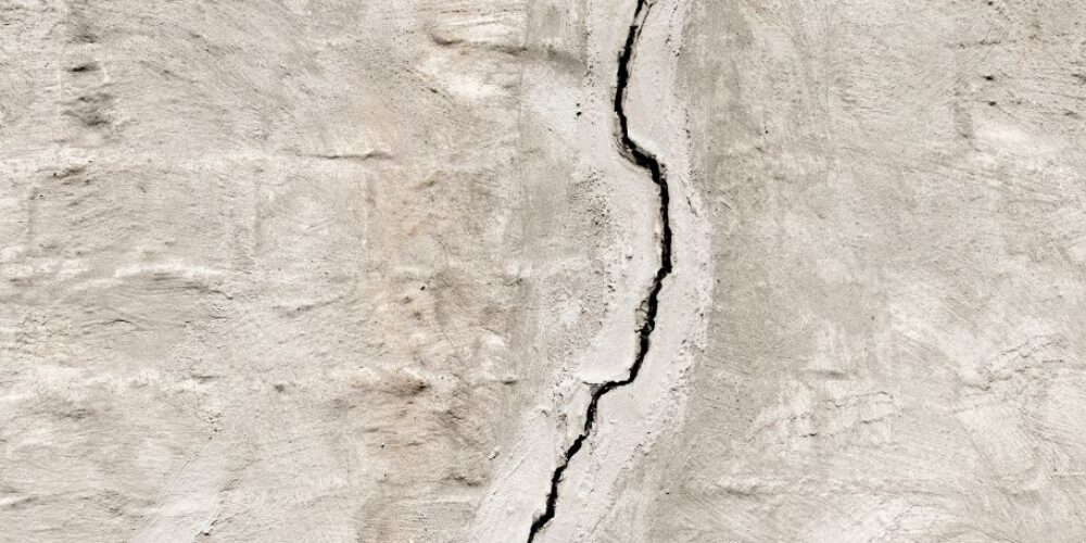 How to Fill a Concrete Crack?